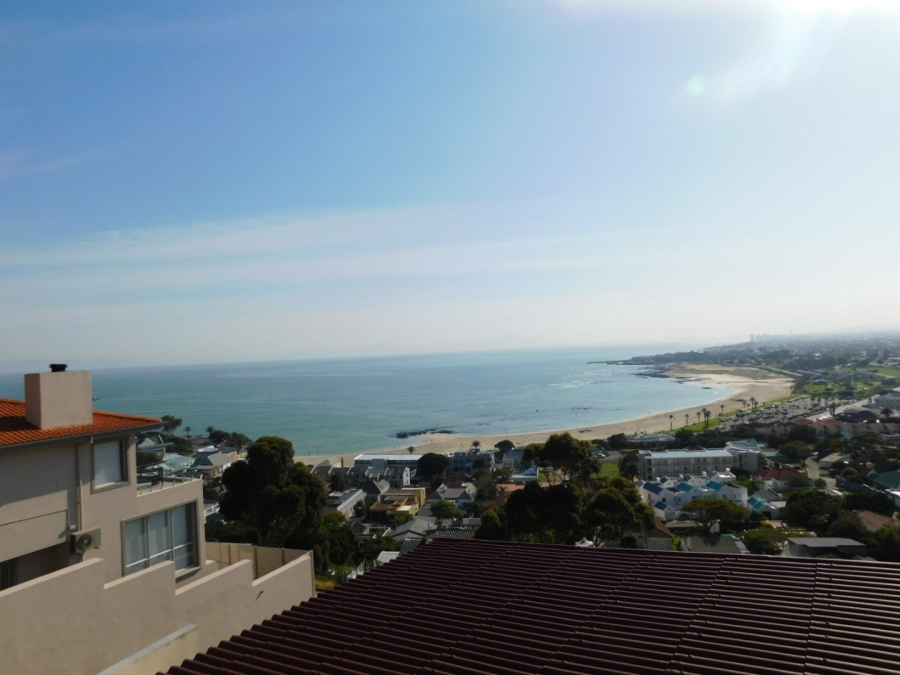 6 Bedroom Property for Sale in Mountainside Western Cape